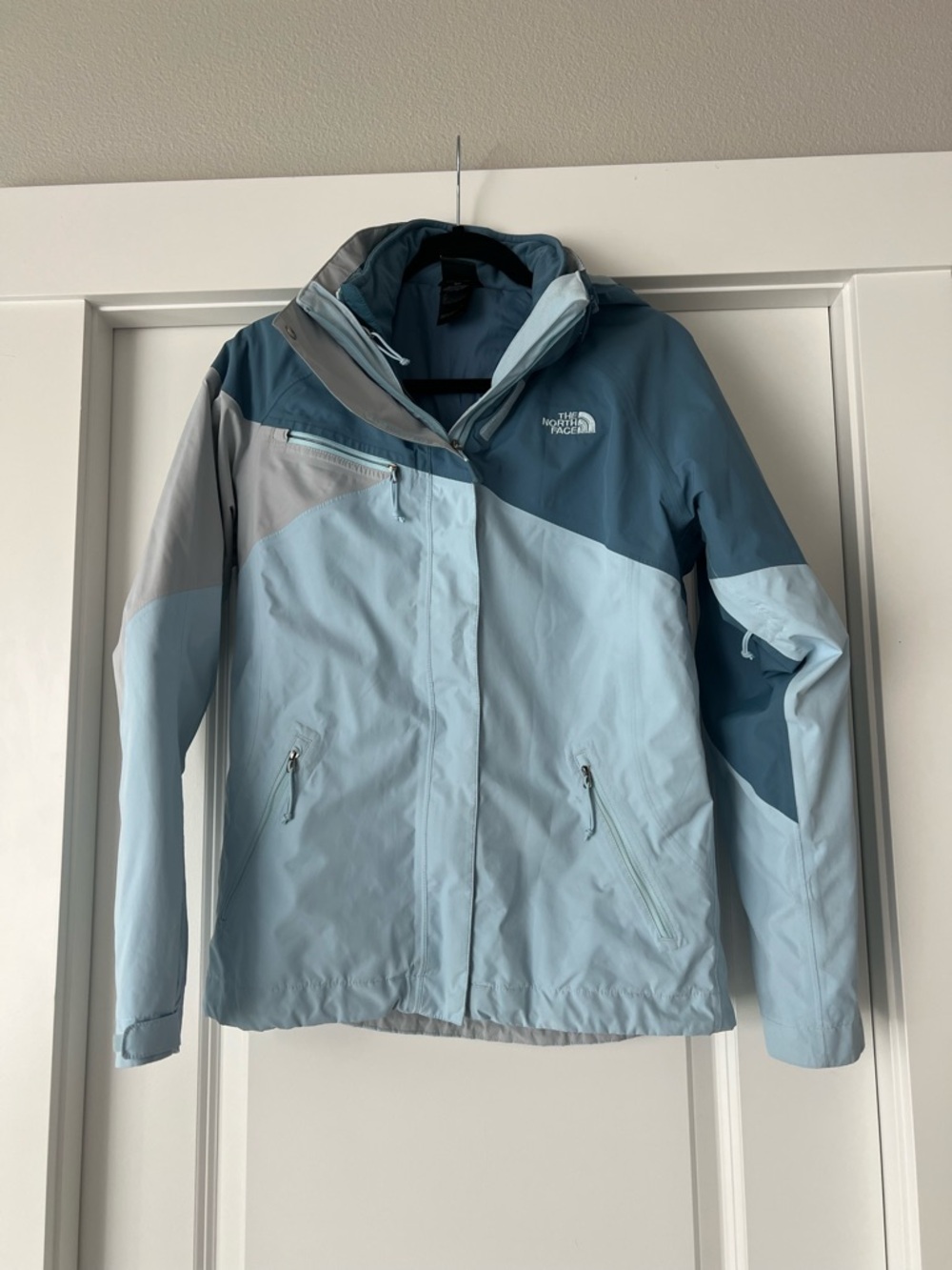 The North Face Women's Light Blue and Teal Colorblock Ski Jacket
